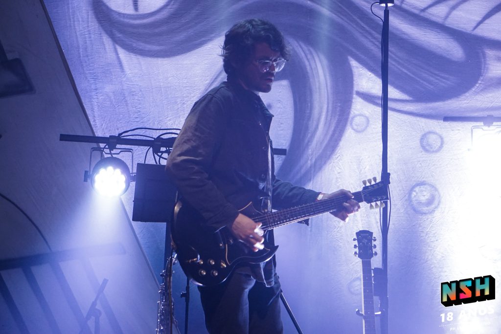 Ojos Locos en vivo en el Teatro Vorterix celebrando los 20 años de Guerra de Nada ante una audiencia fiel