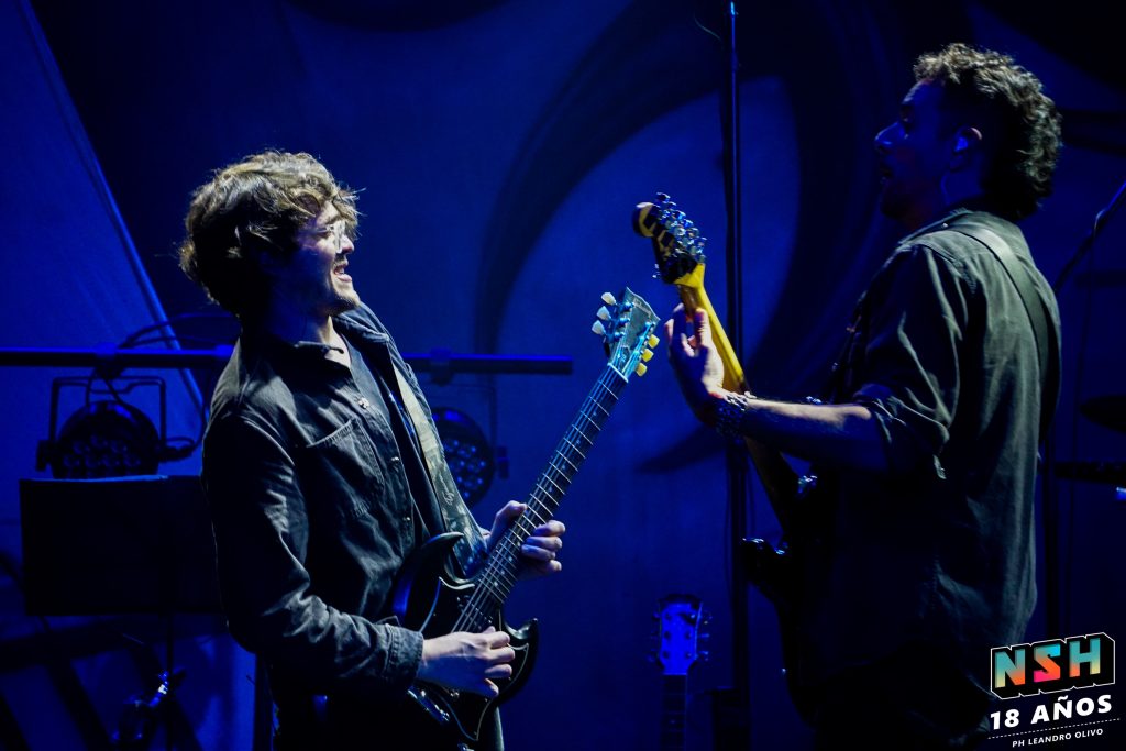 Ojos Locos en vivo en el Teatro Vorterix celebrando los 20 años de Guerra de Nada ante una audiencia fiel