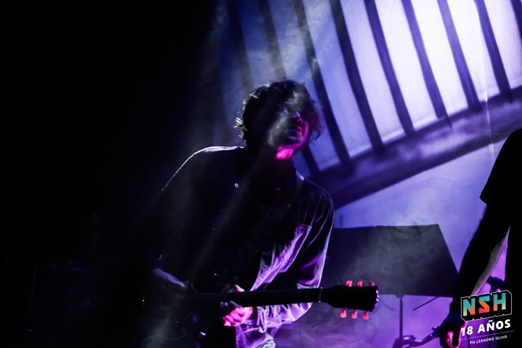 Ojos Locos en vivo en el Teatro Vorterix celebrando los 20 años de Guerra de Nada ante una audiencia fiel