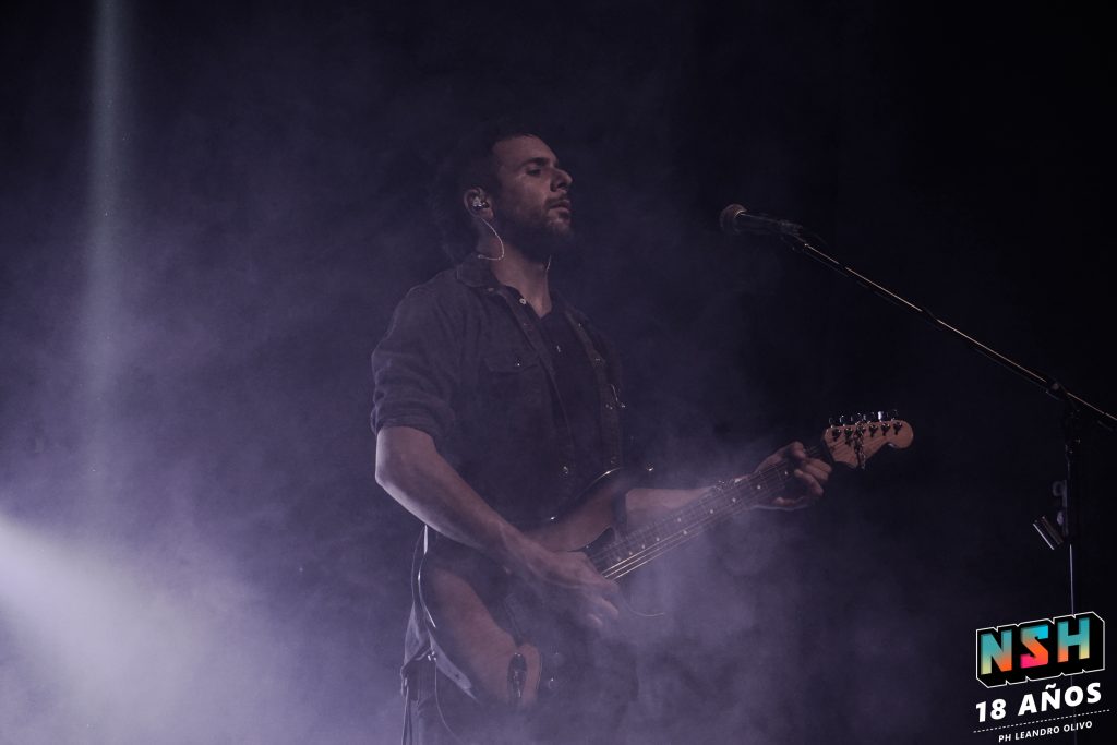 Ojos Locos en vivo en el Teatro Vorterix celebrando los 20 años de Guerra de Nada ante una audiencia fiel