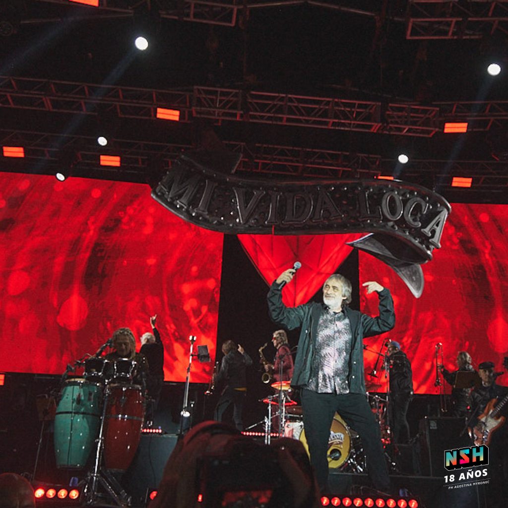 Los Auténticos Decadentes emocionan con su música en La Plata.