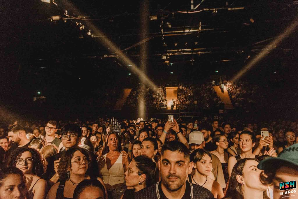 El Zar en vivo en Obras, presentando “Paradiso” ante una multitud eufórica.