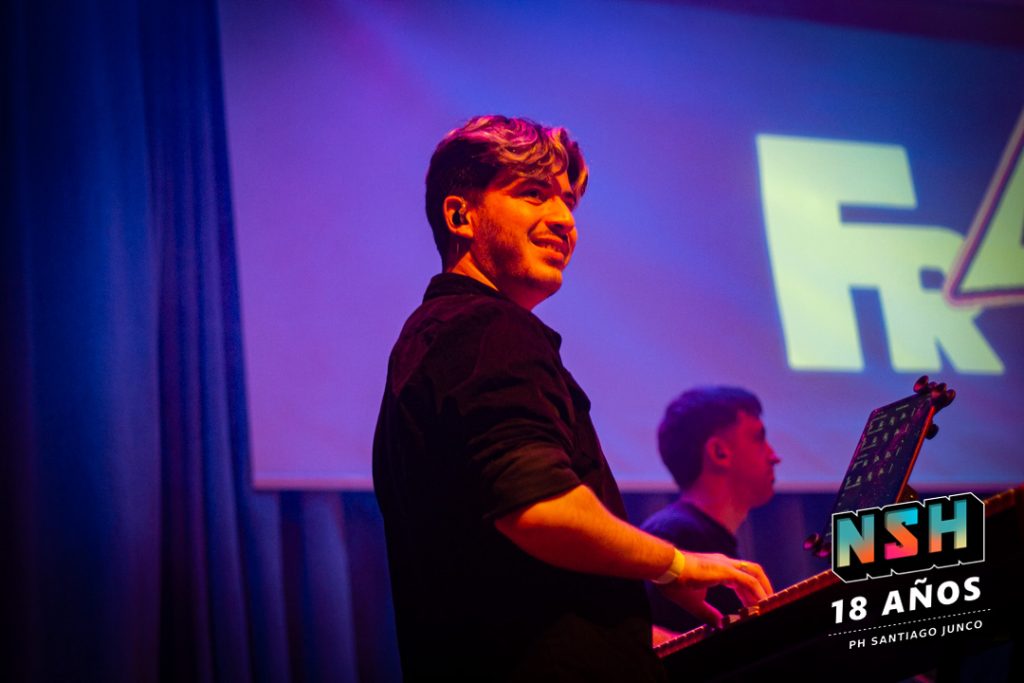 El público vibra con FR4NZ en una noche de pop, funk y cultura cordobesa.