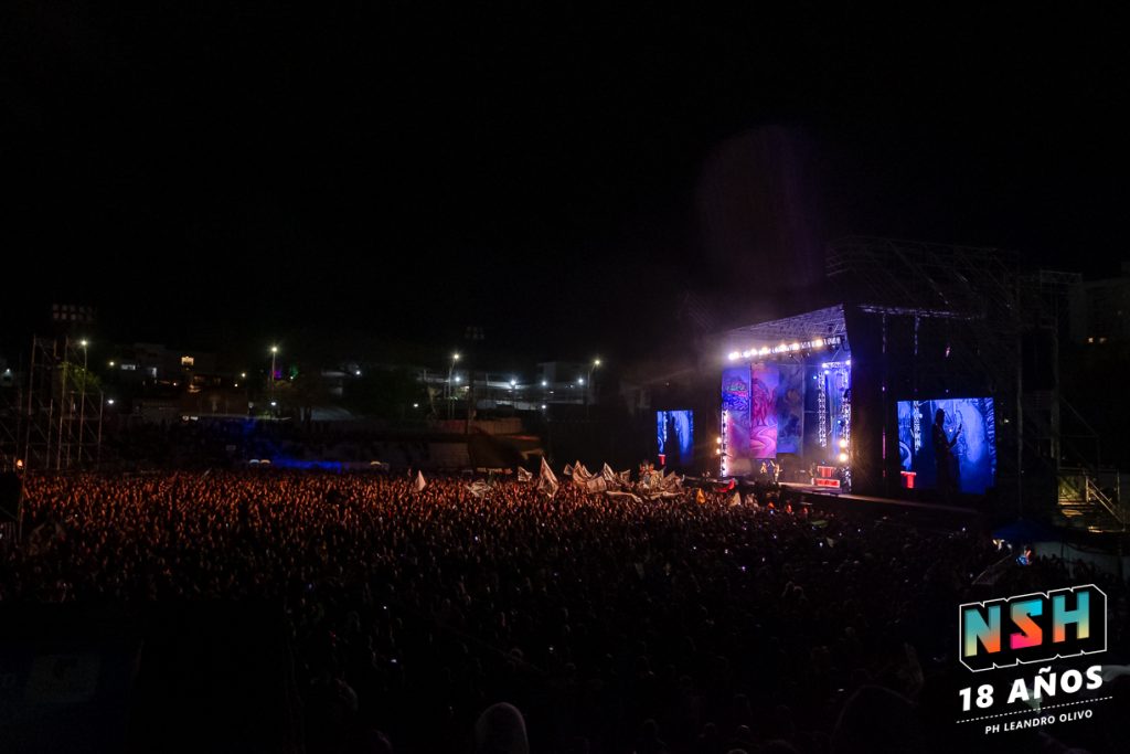 Visuales y luces acompañando el recital de La Renga en su gira por Sudamérica.