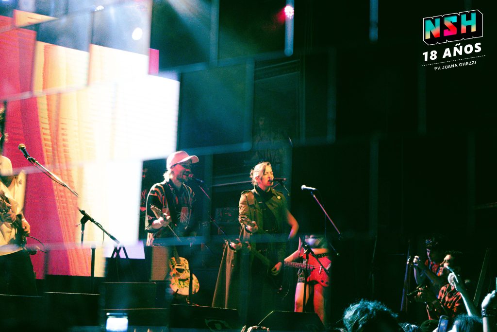 El artista santafesino Lichi emociona al público en su show en Niceto.