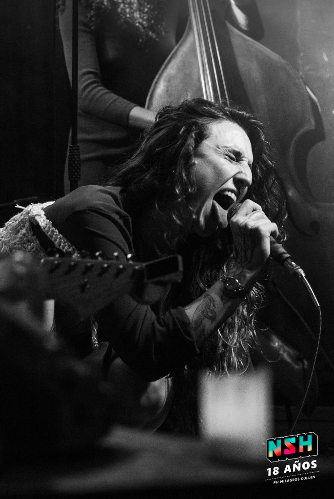 LVROD en vivo presentando “Dulce y Roto” en La Tangente, fotografiada por Milagros Cullen.
