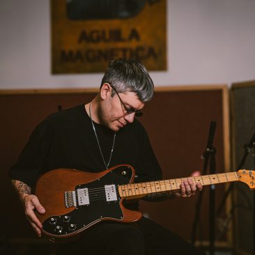 RC grabando Águila Sessions en vivo en el estudio Águila Magnética