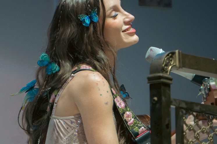 Yami Safdie brilló en un Gran Rex agotado y anunció su nuevo álbum “Querida Yo”, en una noche llena de emoción y grandes invitados.