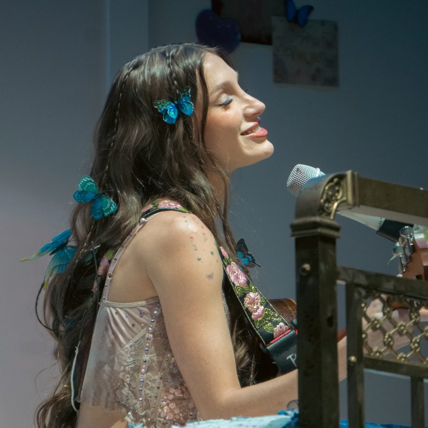 Yami Safdie brilló en un Gran Rex agotado y anunció su nuevo álbum “Querida Yo”, en una noche llena de emoción y grandes invitados.