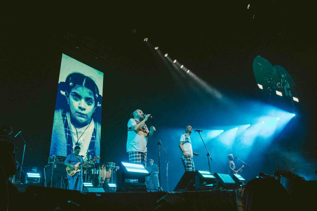 Bersuit ejecutando “Negra murguera” en el cierre del show – Foto de Camila Sebastiao