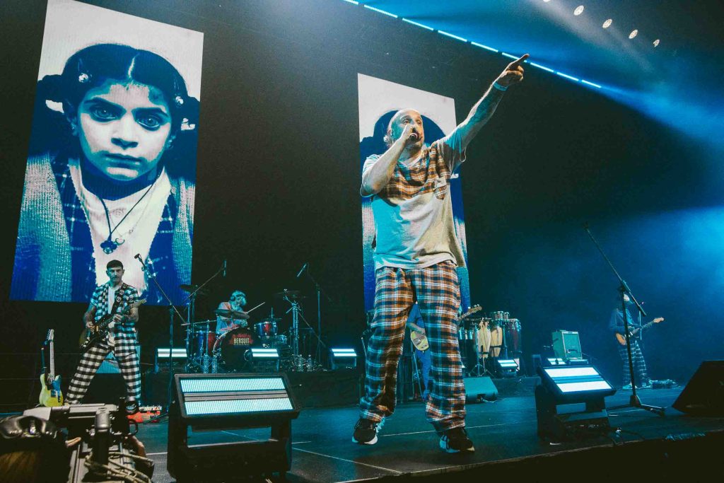 Bersuit ejecutando “Negra murguera” en el cierre del show – Foto de Camila Sebastiao