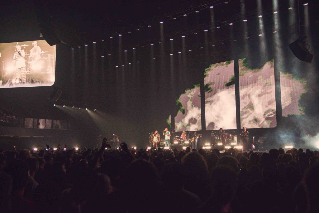 Vista general del Movistar Arena durante el recital de Bersuit – Foto por Camila Sebastiao