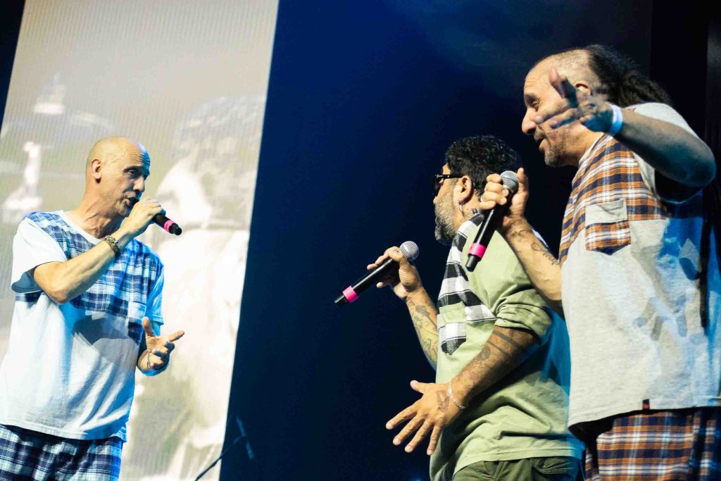 Invitados especiales compartiendo el escenario con Bersuit – Imagen por Camila Sebastiao