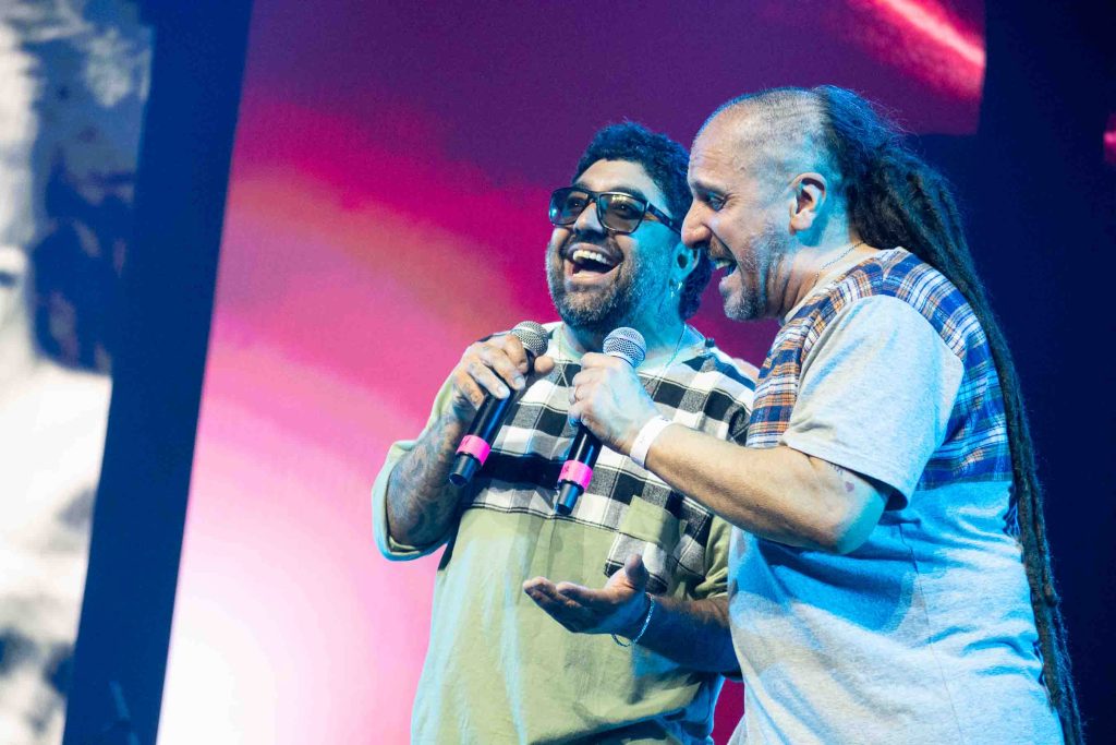 Invitados especiales compartiendo el escenario con Bersuit – Imagen por Camila Sebastiao