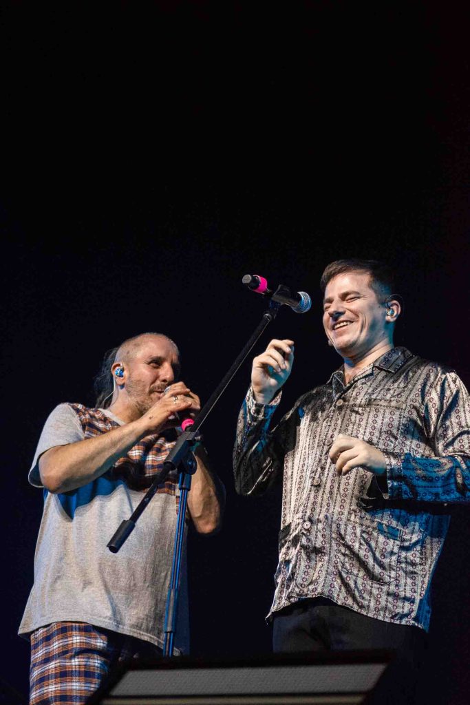 Invitados especiales compartiendo el escenario con Bersuit – Imagen por Camila Sebastiao