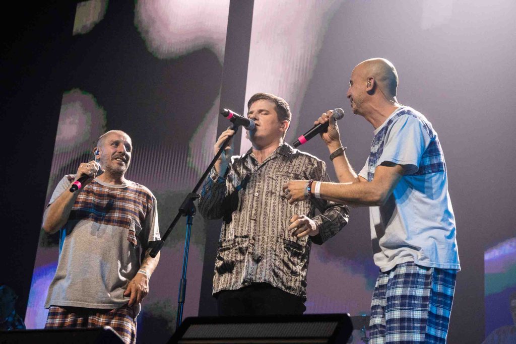 Invitados especiales compartiendo el escenario con Bersuit – Imagen por Camila Sebastiao