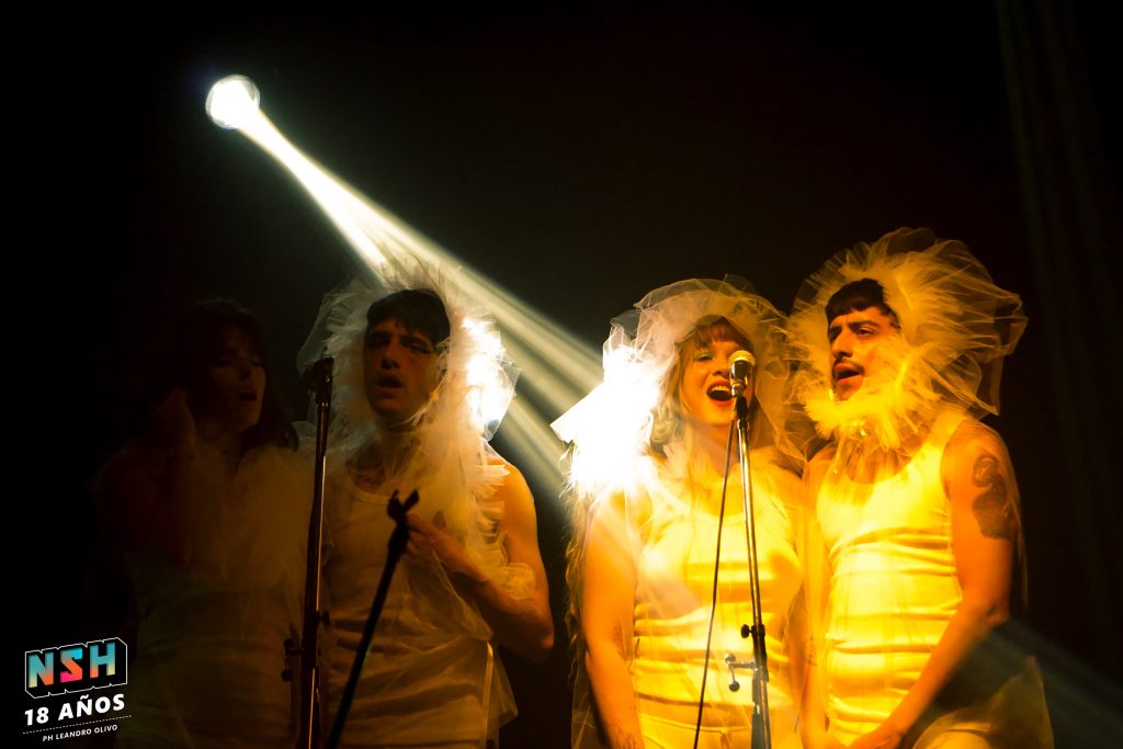 K4 y Blanco Teta en vivo en Niceto Club con un show de punk y experimentación sonora
Ph Lautaro Quiroz