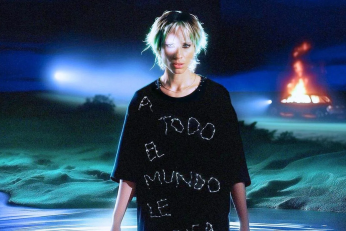 Clara Cava en vivo presentando su disco A todo el mundo le pasa en Niceto Club, Buenos Aires