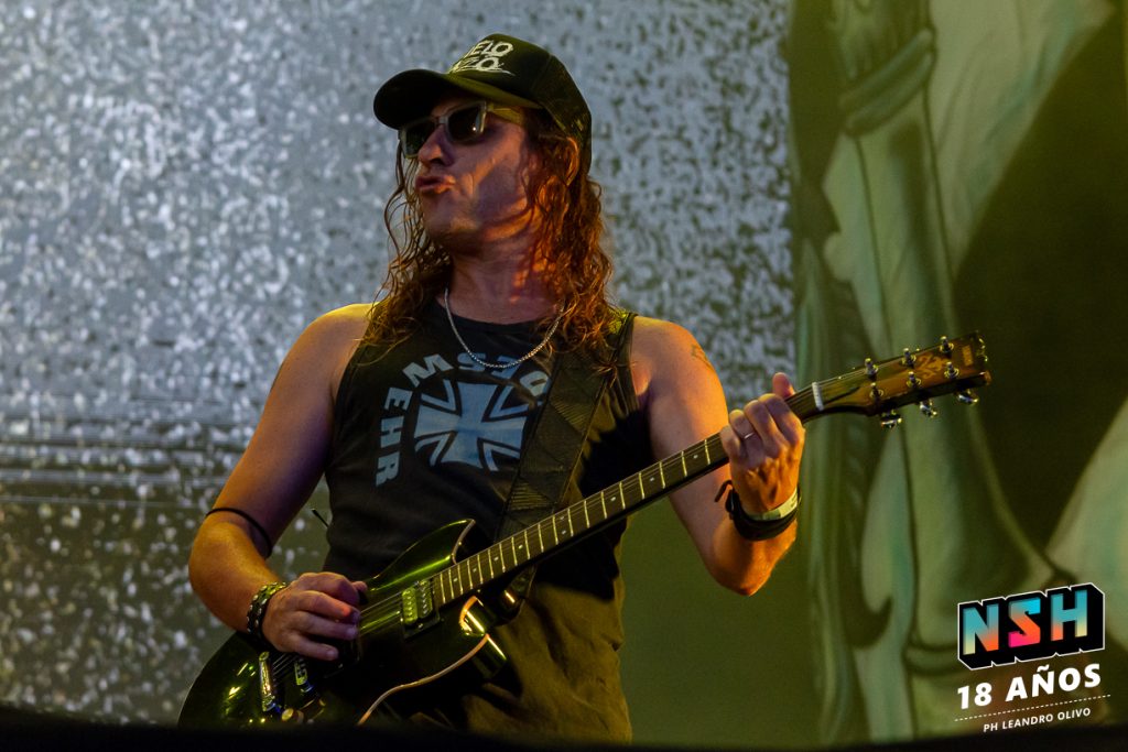 Cielo Razzo en vivo como banda soporte de La Renga en Rosario