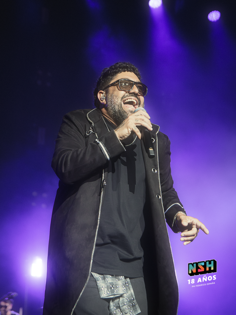 Francisco Lago cantando en el Movistar Arena. PH. Federico España