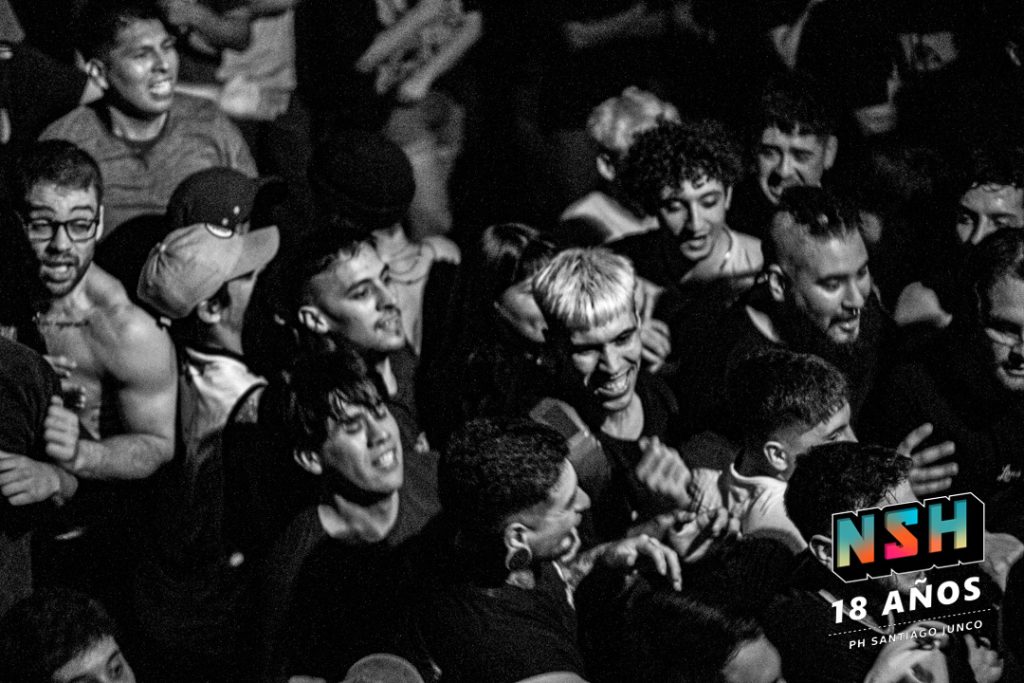 publico-disfrutando-concierto-kamada-encuentro-club