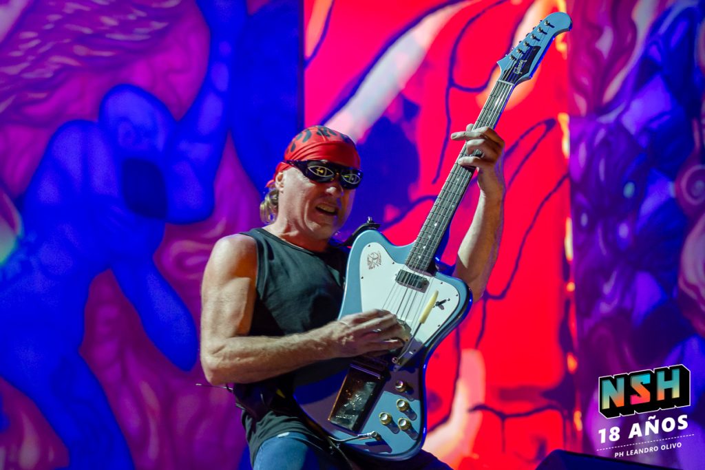 La Renga tocando ante una multitud en Rosario