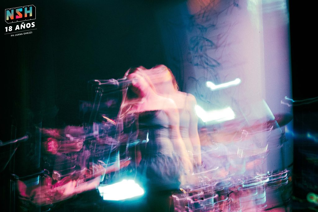 Odd Mami en vivo en Niceto Club el 29 de noviembre de 2025 durante la presentación de su disco donde van los perros.
PH. Juana Ghezzi