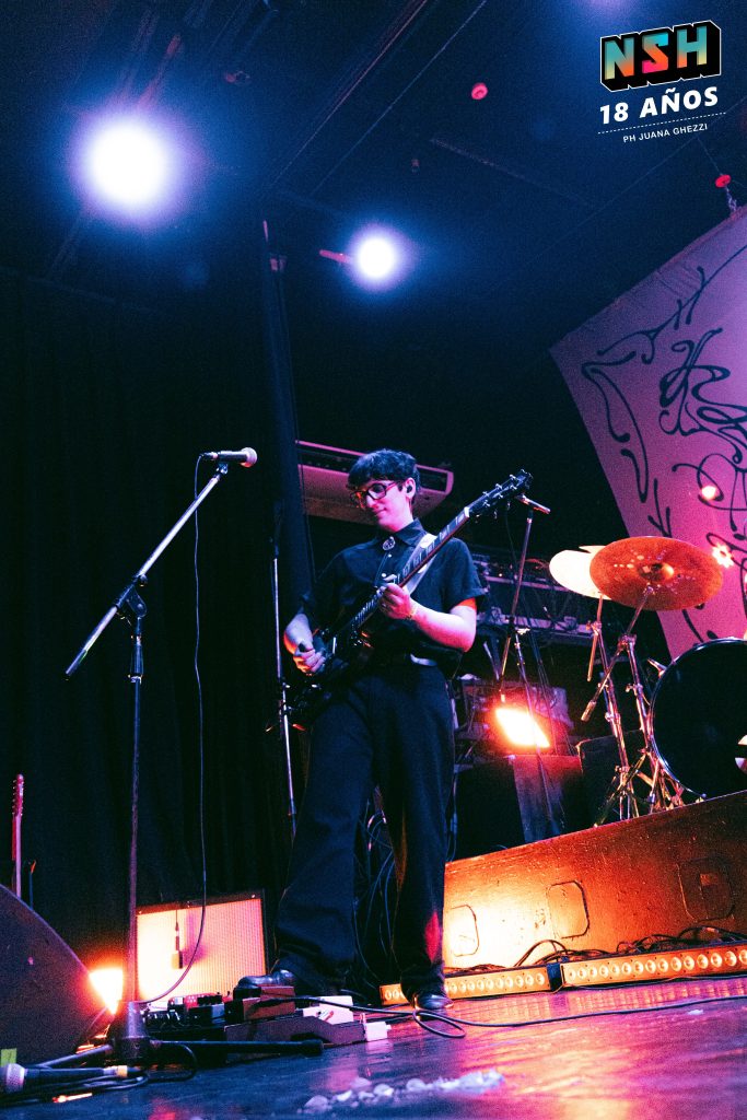 Odd Mami en vivo en Niceto Club el 29 de noviembre de 2025 durante la presentación de su disco donde van los perros.
PH. Juana Ghezzi