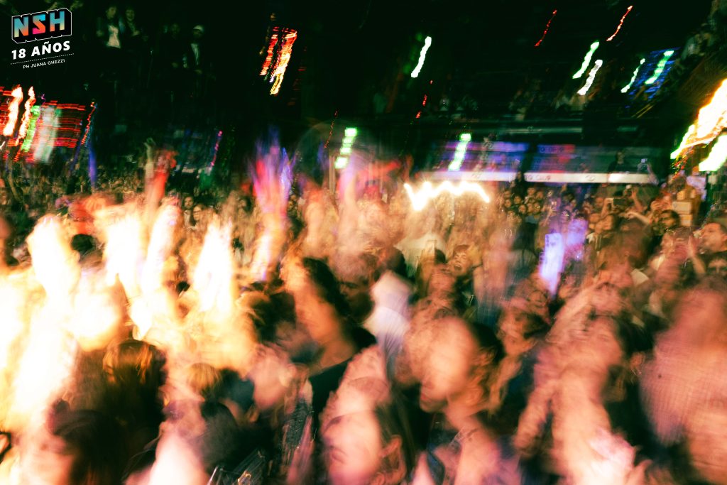 Odd Mami en vivo en Niceto Club el 29 de noviembre de 2025 durante la presentación de su disco donde van los perros.
PH. Juana Ghezzi