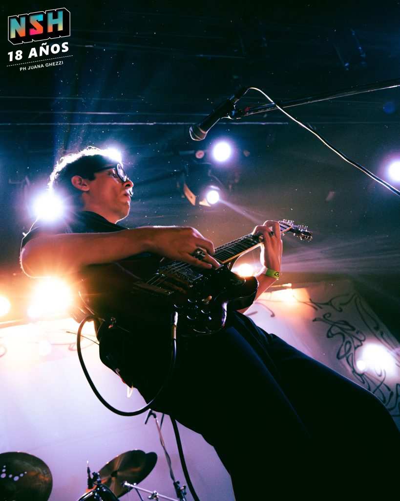 Odd Mami en vivo en Niceto Club el 29 de noviembre de 2025 durante la presentación de su disco donde van los perros.
PH. Juana Ghezzi