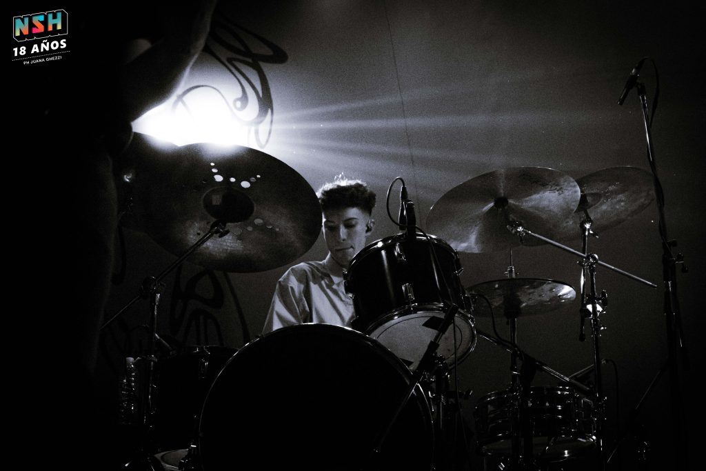 Odd Mami en vivo en Niceto Club el 29 de noviembre de 2025 durante la presentación de su disco donde van los perros.
PH. Juana Ghezzi