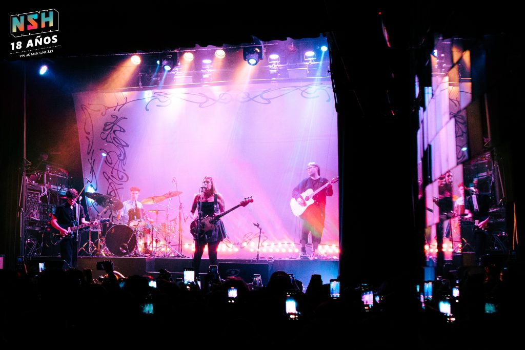 Odd Mami en vivo en Niceto Club el 29 de noviembre de 2025 durante la presentación de su disco donde van los perros.
PH. Juana Ghezzi