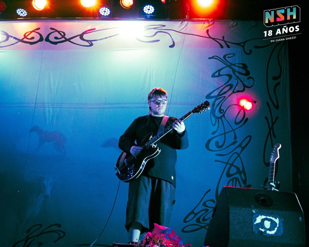 Odd Mami en vivo en Niceto Club el 29 de noviembre de 2025 durante la presentación de su disco donde van los perros.
PH. Juana Ghezzi