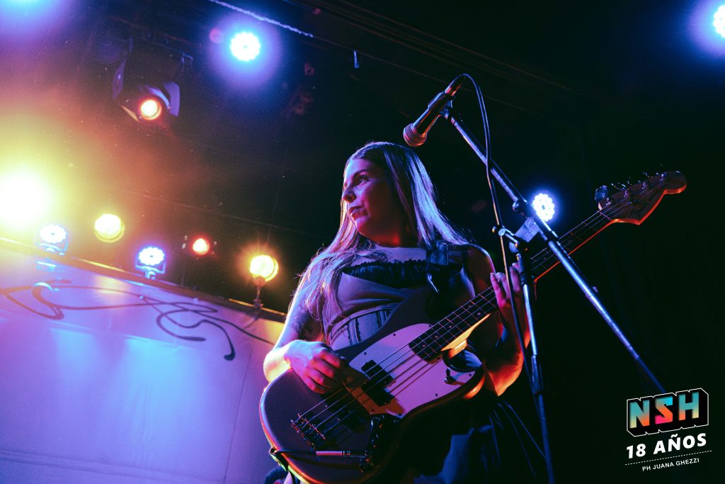 Odd Mami en vivo en Niceto Club el 29 de noviembre de 2025 durante la presentación de su disco donde van los perros.
PH. Juana Ghezzi