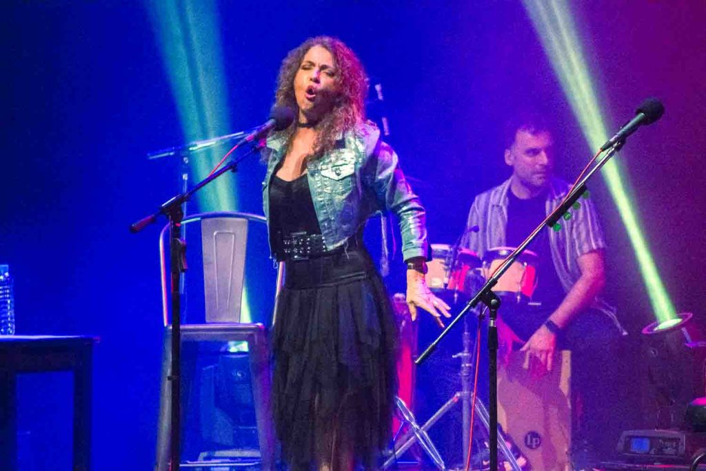 Emoción y folclore en Agitando Pañuelos en el Auditorio Belgrano