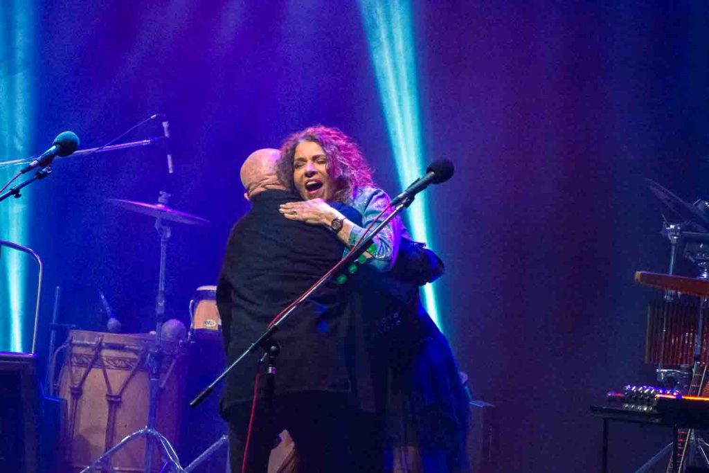 Emoción y folclore en Agitando Pañuelos en el Auditorio Belgrano