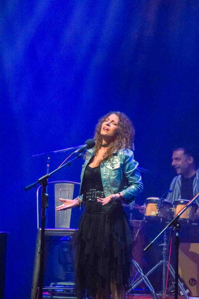 Emoción y folclore en Agitando Pañuelos en el Auditorio Belgrano