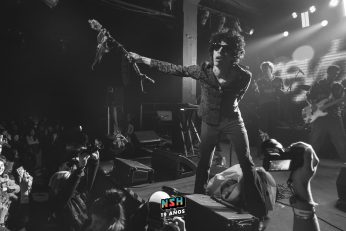 reybruja durante su presentación en vivo en Sonido Konex, Buenos Aires.