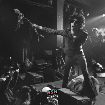reybruja durante su presentación en vivo en Sonido Konex, Buenos Aires.