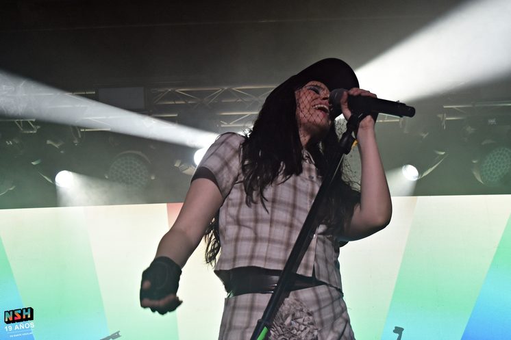 Javiera Mena durante su presentación en Deseo Club, Buenos Aires, el 22 de octubre de 2026.