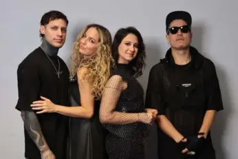 Kudai, banda chilena de pop rock integrada por Nicole Natalino, Bárbara Sepúlveda, Gabriela Villalba, Tomás Manzi y Pablo Holman, en foto de prensa de 2026.