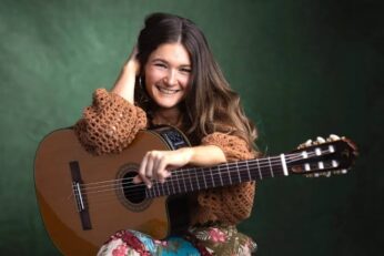 Maggie Cullen, cantante argentina de folklore y autora de Décimas.