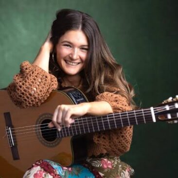 Maggie Cullen, cantante argentina de folklore y autora de Décimas.