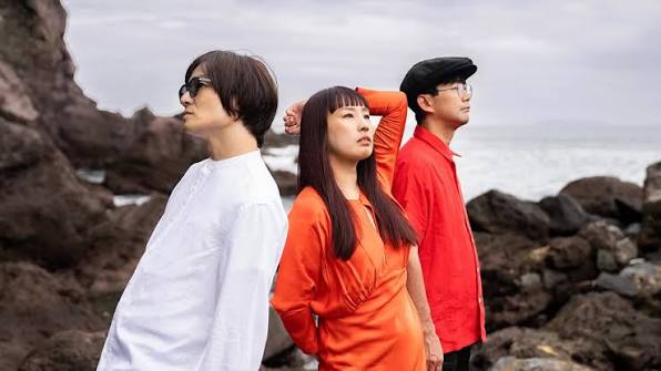 Mass of the Fermenting Dregs, trío japonés de rock alternativo que debutará en Argentina en mayo de 2027.