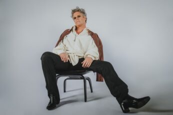 Mike Amigorena presenta Dance Garden, su nueva performance musical y multiinstrumental.