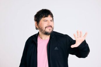 Santiago Motorizado, líder de Él Mató a un Policía Motorizado y autor de El Retorno.