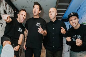 Foto de prensa de Simple Plan y All Time Low, bandas que se presentarán en el Estadio Obras Sanitarias como parte de la gira The Bigger Than You Think!
