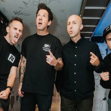 Foto de prensa de Simple Plan y All Time Low, bandas que se presentarán en el Estadio Obras Sanitarias como parte de la gira The Bigger Than You Think!